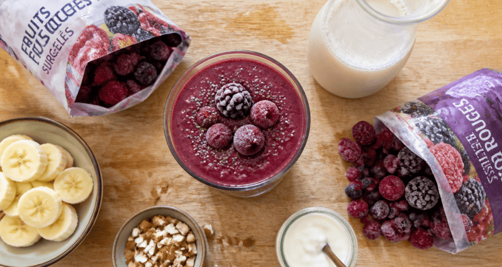 smoothie fruits rouges surgelés, toppings et ingrédients