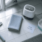 ventiler une salle de bain sans VMC vue objets et fenêtre